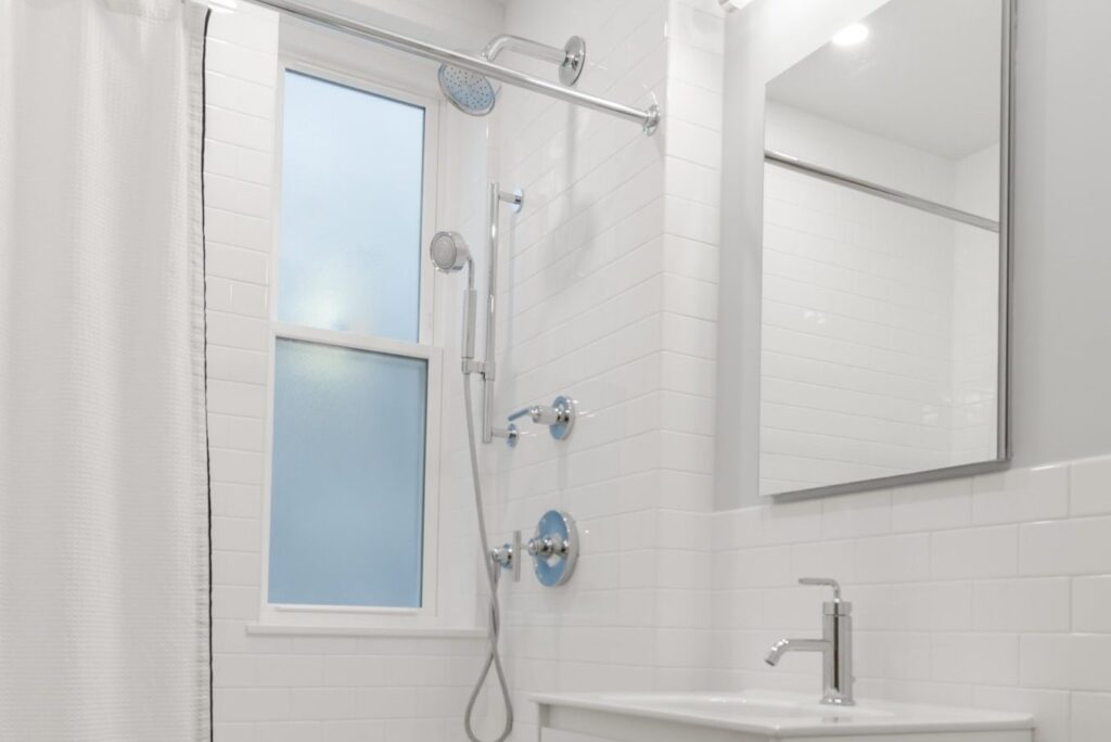 5 Telltale Signs That It’s Time to Recaulk Your Bathroom 4 bathroom